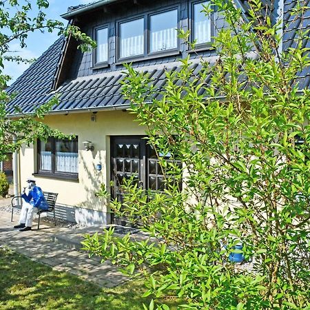 Schoenes Ferienhaus Mit Kamin Und Sauna Im Ostseebad Sellin エクステリア 写真
