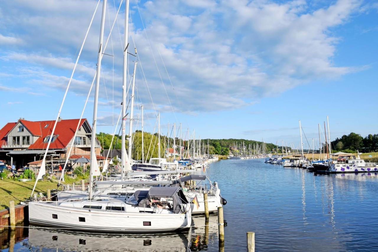 Schoenes Ferienhaus Mit Kamin Und Sauna Im Ostseebad Sellin エクステリア 写真