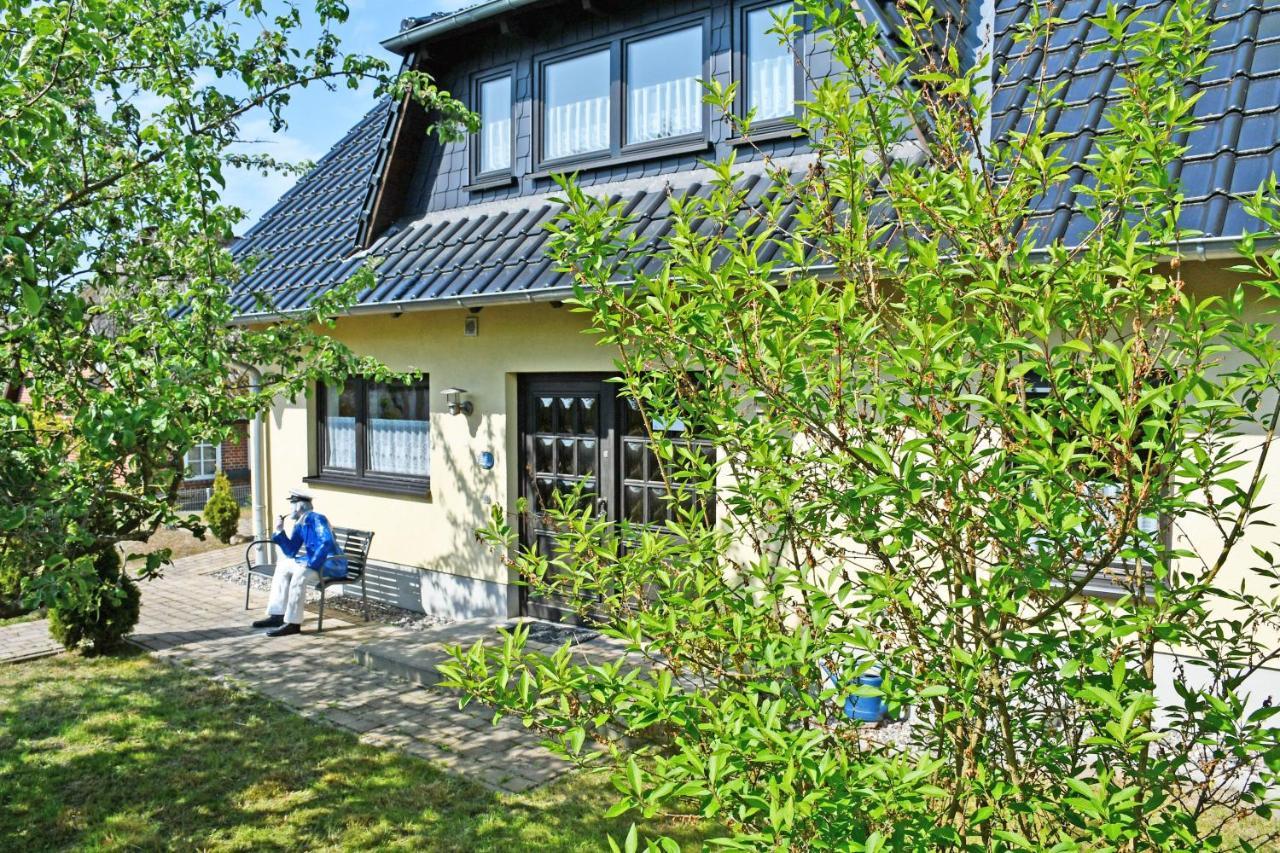Schoenes Ferienhaus Mit Kamin Und Sauna Im Ostseebad Sellin エクステリア 写真